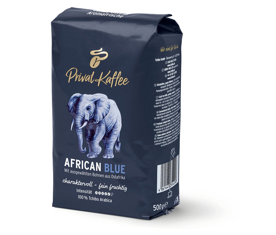 Eine Packung Privat Kaffee African Blue - 500 g Ganze Bohne mit Elefantenmotiv ist sichtbar.