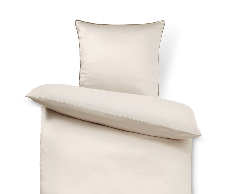 Beige Premium-Seiden-Baumwoll-Bettwäsche in Normalgröße mit braunem Rand.