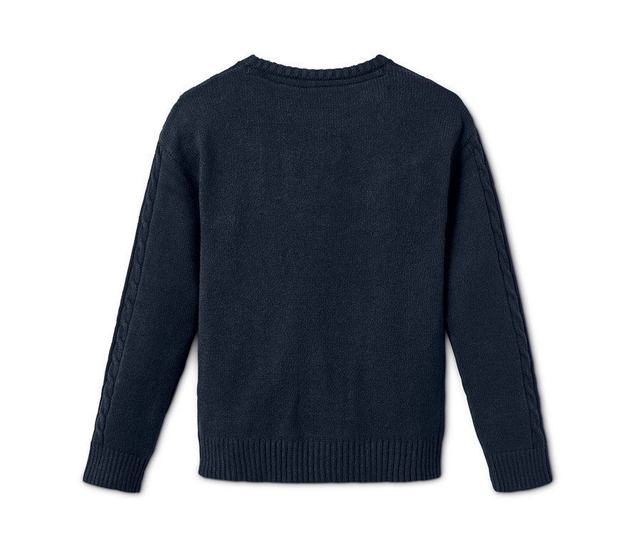 Dunkelblauer Zopfpullover.