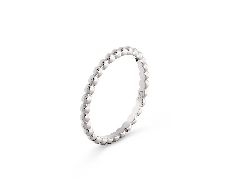 Nahaufnahme eines Rings, 925 Silber, 4er Set mit Zirkonia.