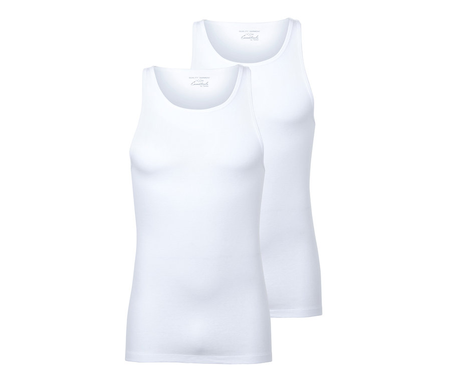 Zwei weiße Feinripp-Unterhemden liegen übereinander.