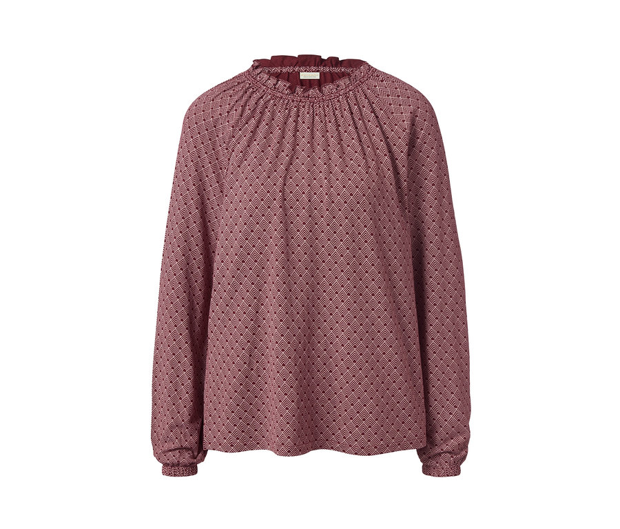 Dunkelrotes, bedrucktes Blusenshirt.