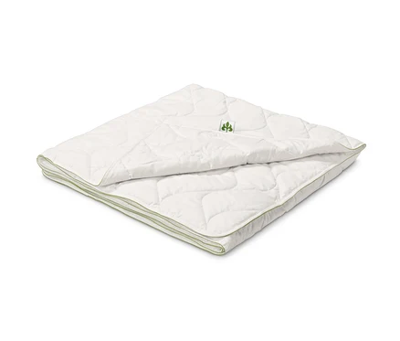 Gefaltete, weiße irisette® greenline Baumwoll-Steppbett.