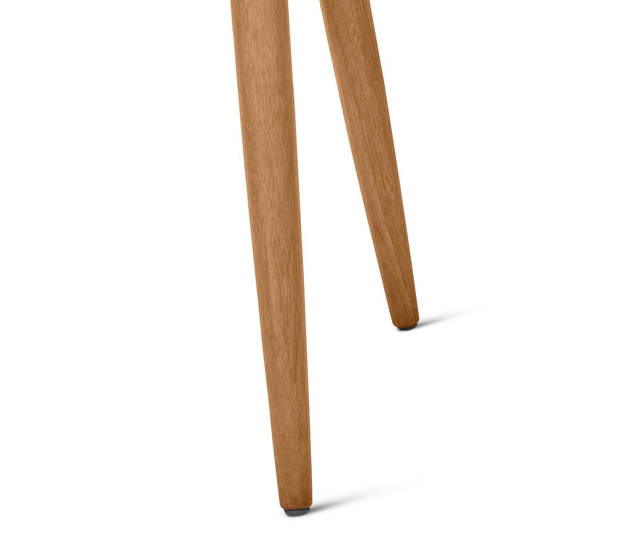 Detailaufnahme von Beinen eines Balkonsets mit recyceltem Kunststoff.