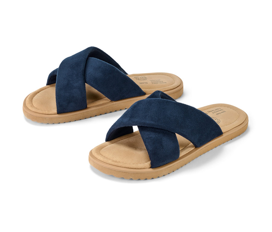 Zwei blaue Komfortsandalen mit gekreuzten Riemen.