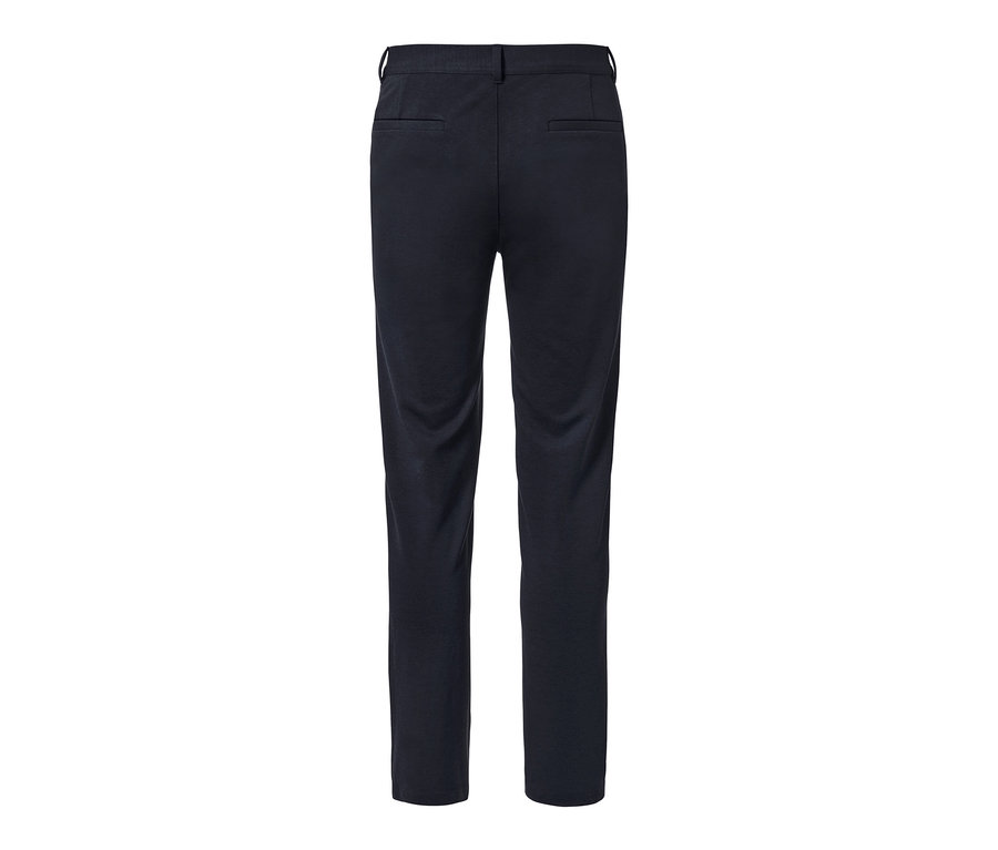 Detailansicht der Rückseite einer Flex-Chino.