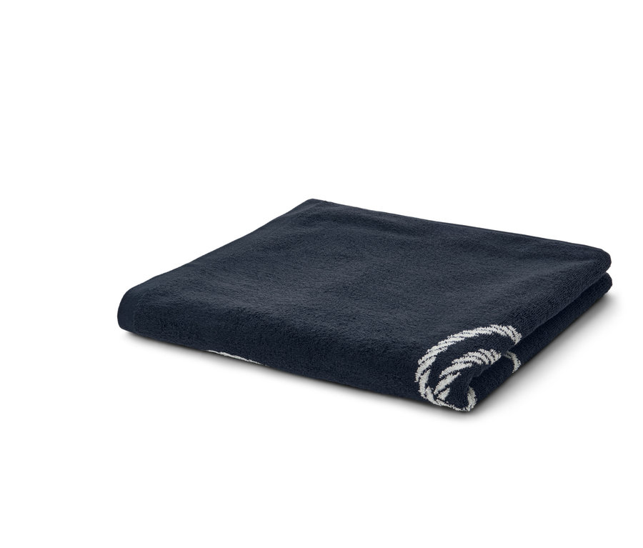 Gefaltetes extragroßes Badetuch in Dunkelblau mit weißem Seilmuster am Rand.