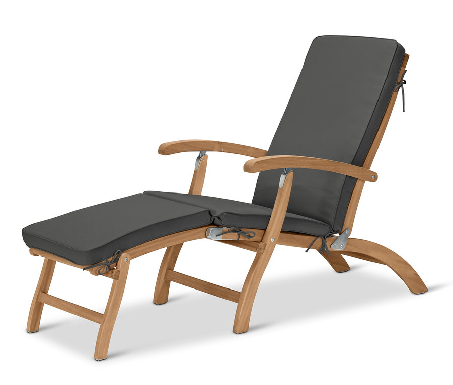 Ein Deckchair mit Polsterauflage.