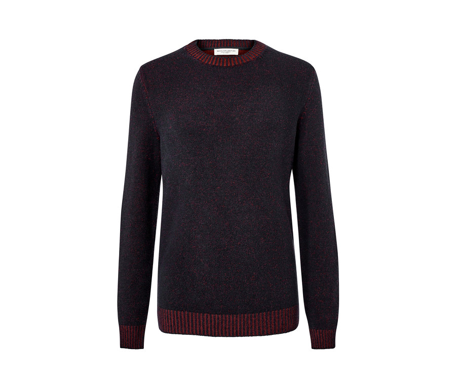Dunkelblauer Pullover mit Wolle und rotem Saum.