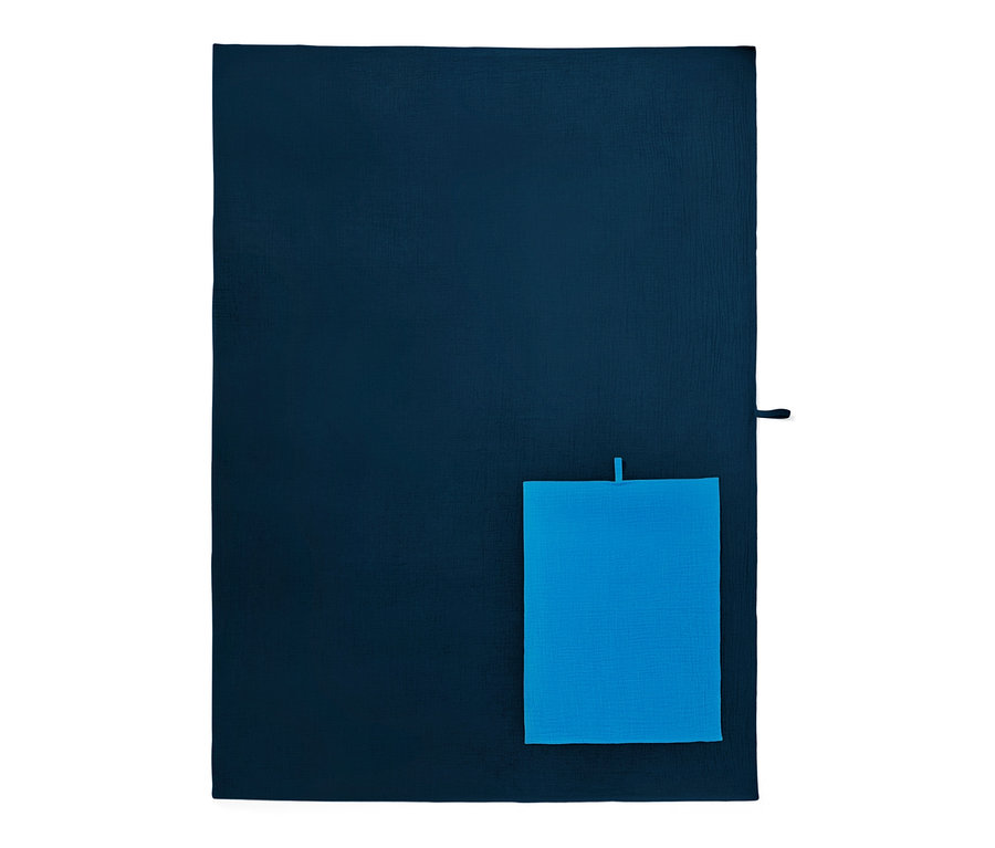 Dunkelblaues und blaues 2er-Pack Musselin-Reisehandtücher.
