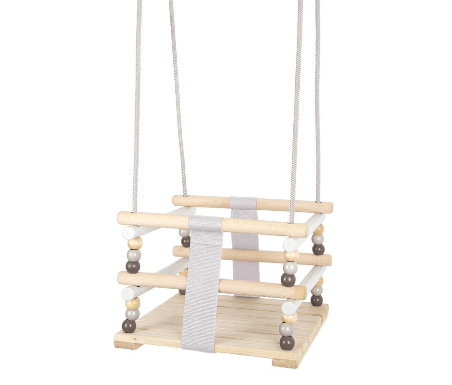 Nahaufnahme der small foot Kleinkinderschaukel »Skandi« aus lackiertem Holz mit Holzkugeln und grauen Gurten, die an Seilen hängt.