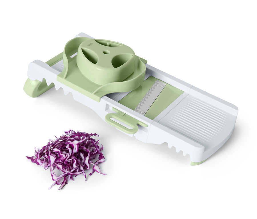 Multireibe mit geschnittenem Rotkohl.