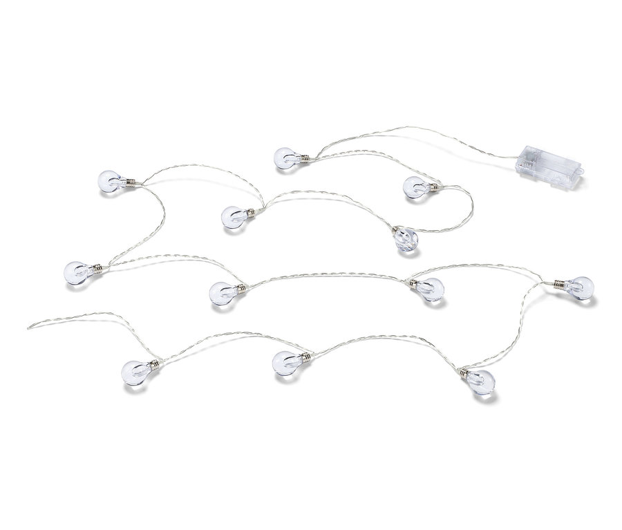 LED-Lichterkette mit Glühbirnen auf weißem Hintergrund.
