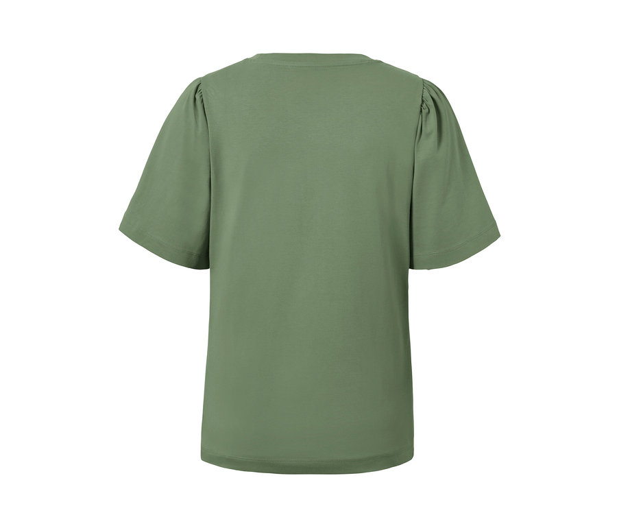 Grünes Shirt mit Raffung.