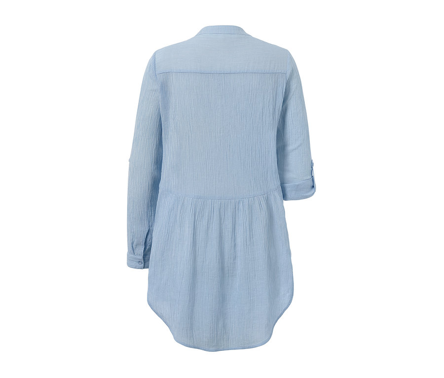 Rückansicht einer gestreiften Longbluse.