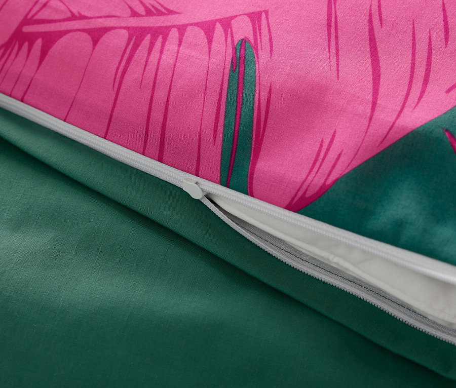 Detail der Tropical Rose Renforcé-Bettwäsche mit Reißverschluss.