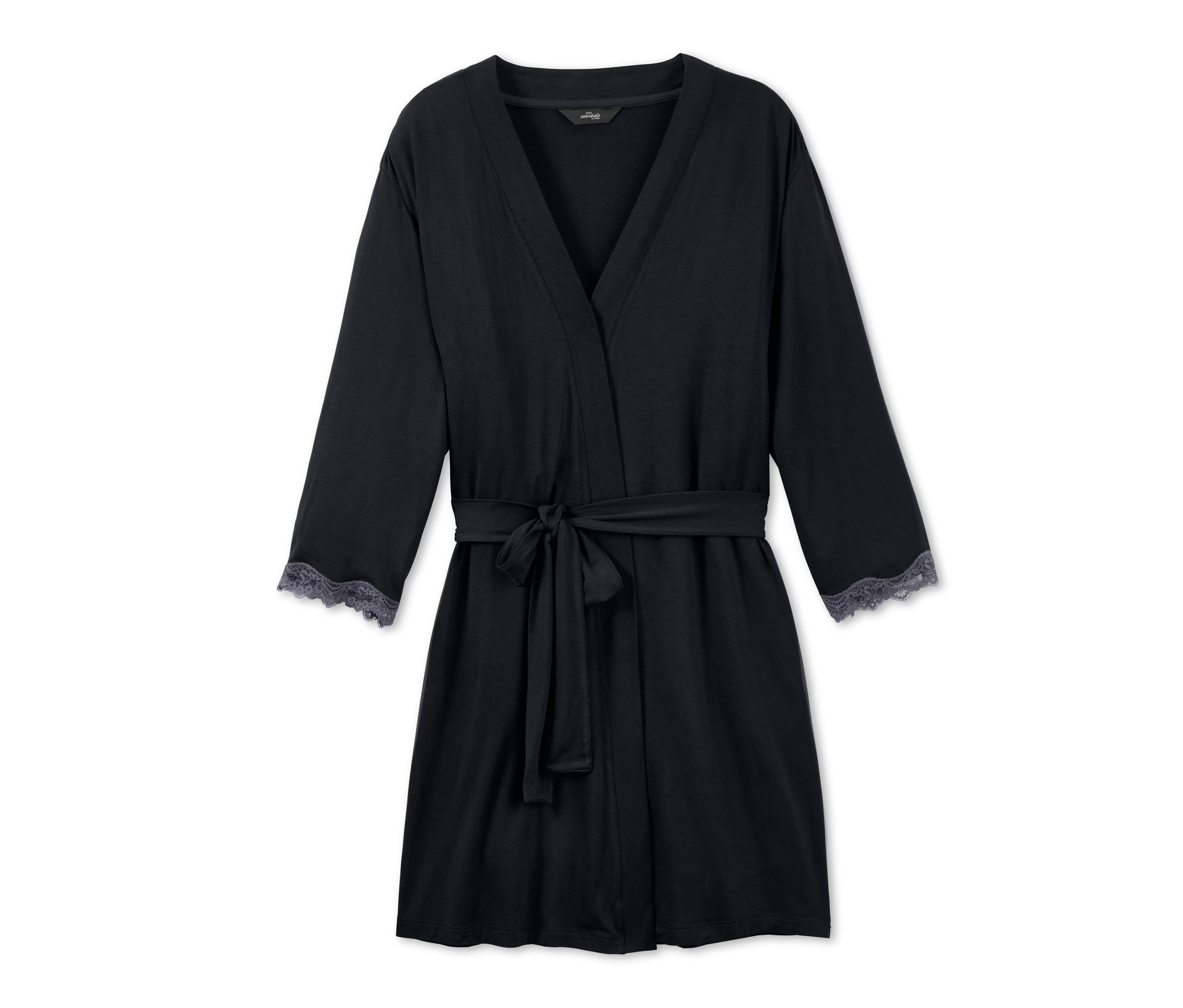 Schwarzer Kimono mit Spitze an den Ärmeln.