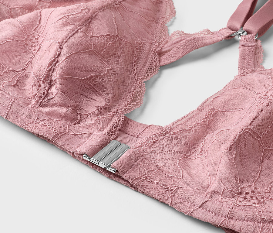 Nahaufnahme eines rosa BHs mit Spitze.