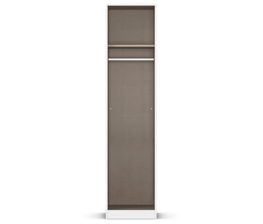Ein schmaler, brauner Kleiderschrank mit weißem Sockel und einer Stange im oberen Bereich steht vor einem weißen Hintergrund.