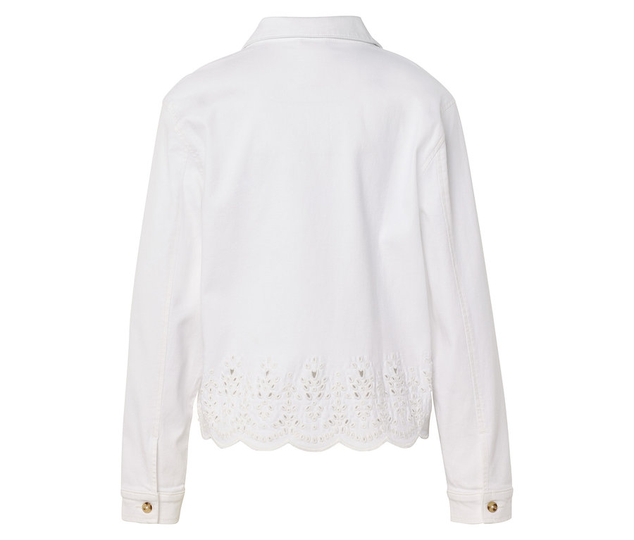 Rückansicht einer weißen Jacke mit Lochstickerei am Saum.