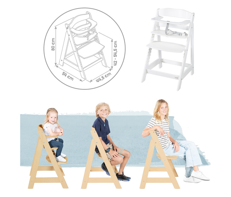 Drei Kinder sitzen auf Treppenhochstühlen. Auf der Oberseite befinden sich Stuhlzeichnungen mit Maßangaben und ein Treppenhochstuhl in Weiß.