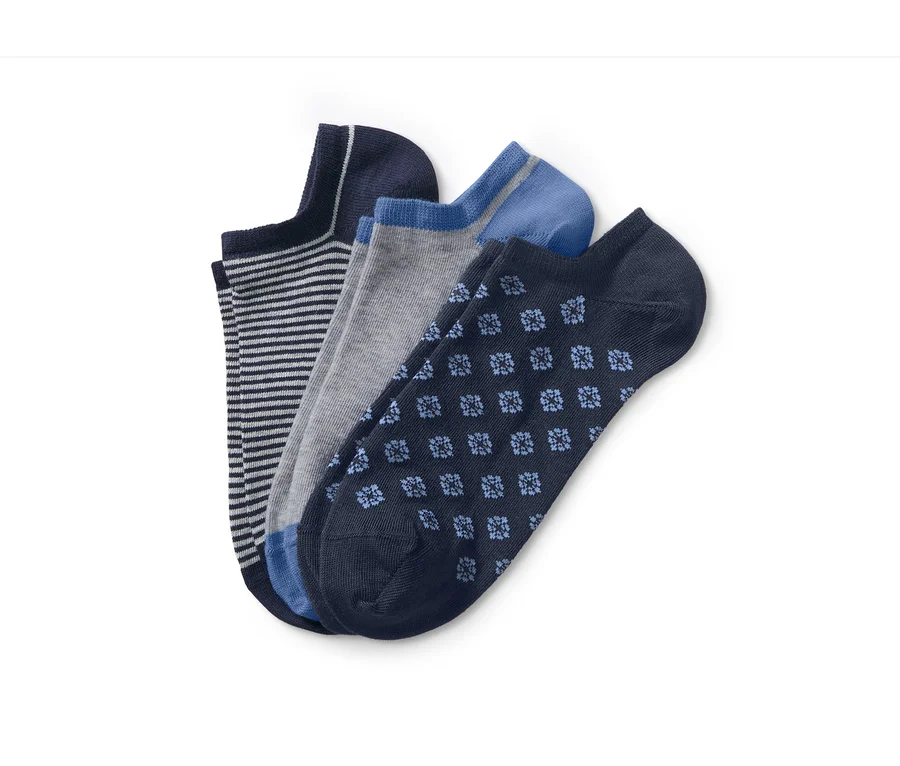 Drei Paar Sneakersocken.