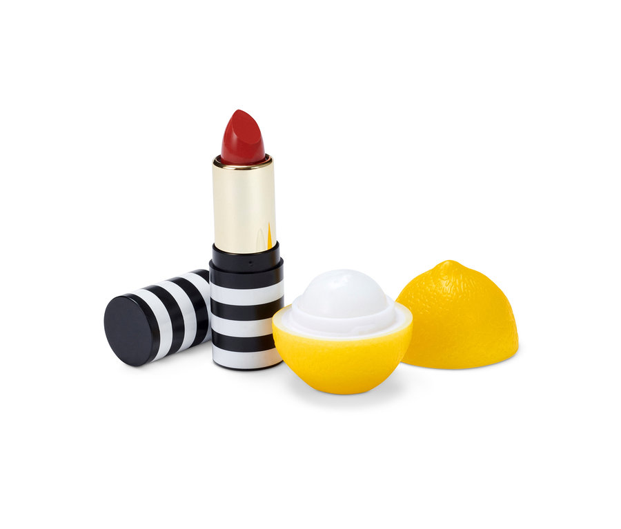 Lippenpflege-Set »Scrub and Colour« mit rotem Lippenstift und Zitronen-Lippenbalsam.