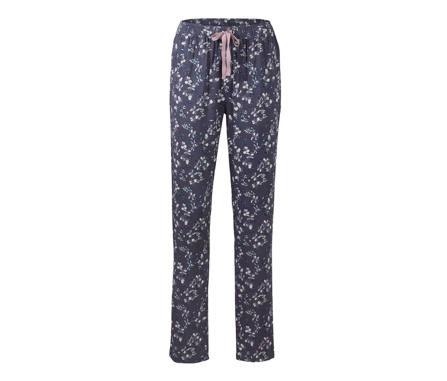 Detailaufnahme einer Pyjamahose mit gewebtem Blumenmuster und Kordelzug.