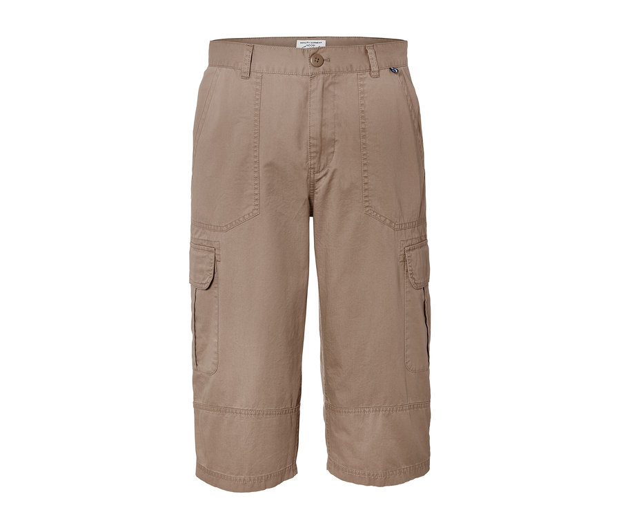Beige Cargo-Bermudas in 3/4-Länge.