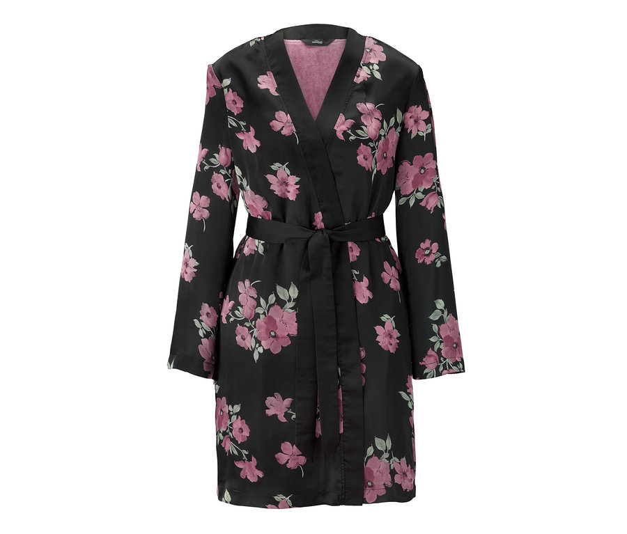 Ein kuscheliger Kimono-Morgenmantel in Schwarz mit Blumenmuster und Bindegürtel.