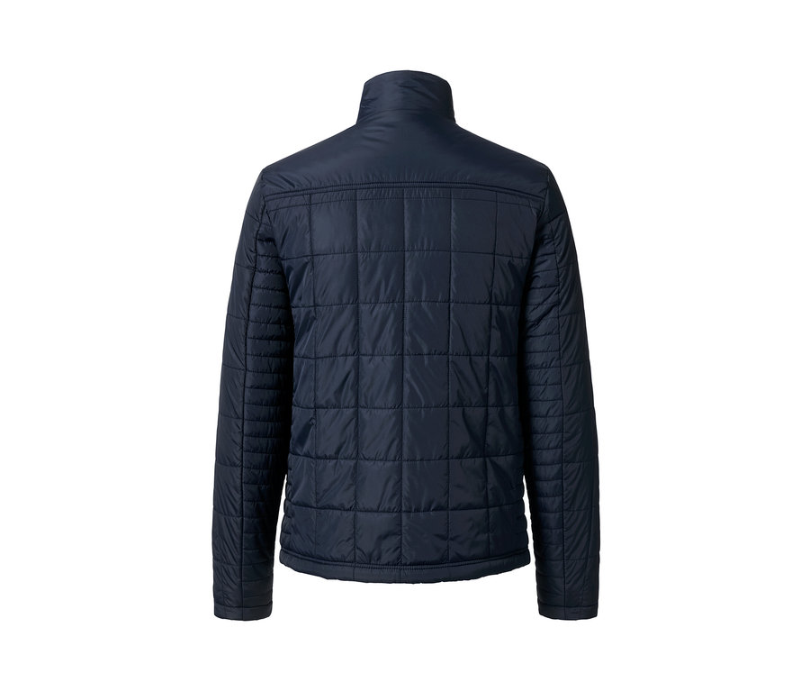 Detailansicht der Rückseite einer blauen Steppjacke.