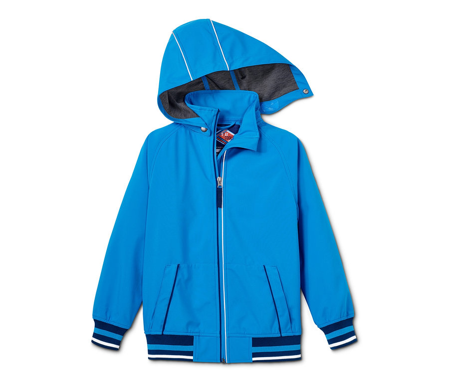 Blaue Softshelljacke mit recyceltem Material.
