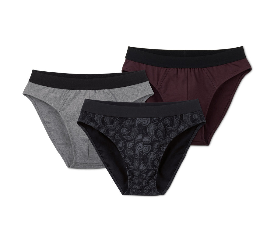 Drei Slips: grau, bordeauxrot und schwarz mit Paisley-Muster.