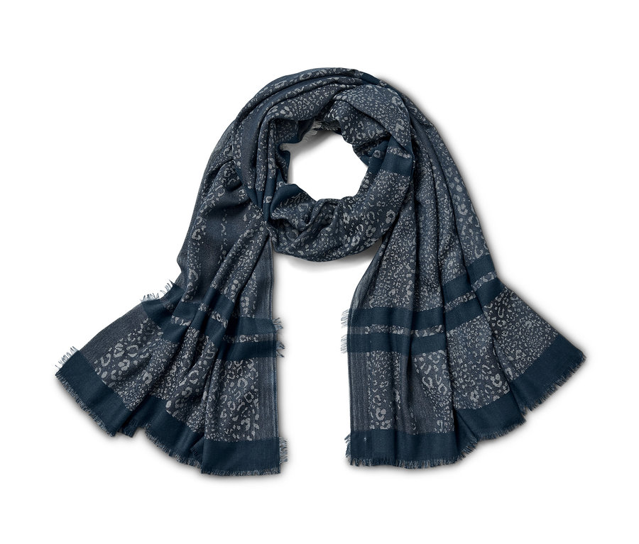 Blauer Webschal mit Leopardenmuster.