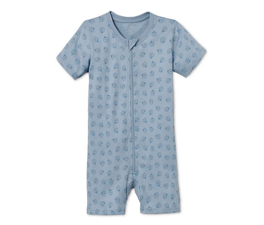 Ein einzelner, blau gemusterter Shorty-Pyjama (2 Shorty-Pyjamas, grün-blau) mit Marienkäfer-Print.