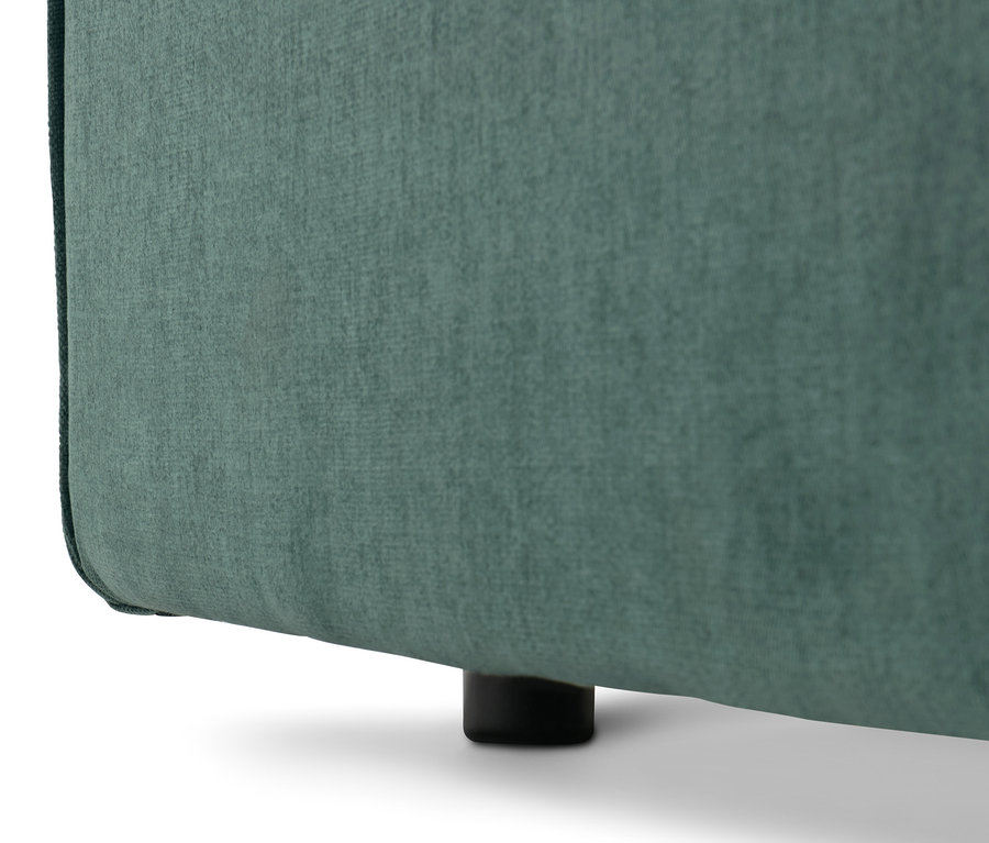 Detailansicht des SCAPA Modul-Sofas »Berlin«, Eckelement links, mit kurzem schwarzen Fuß.