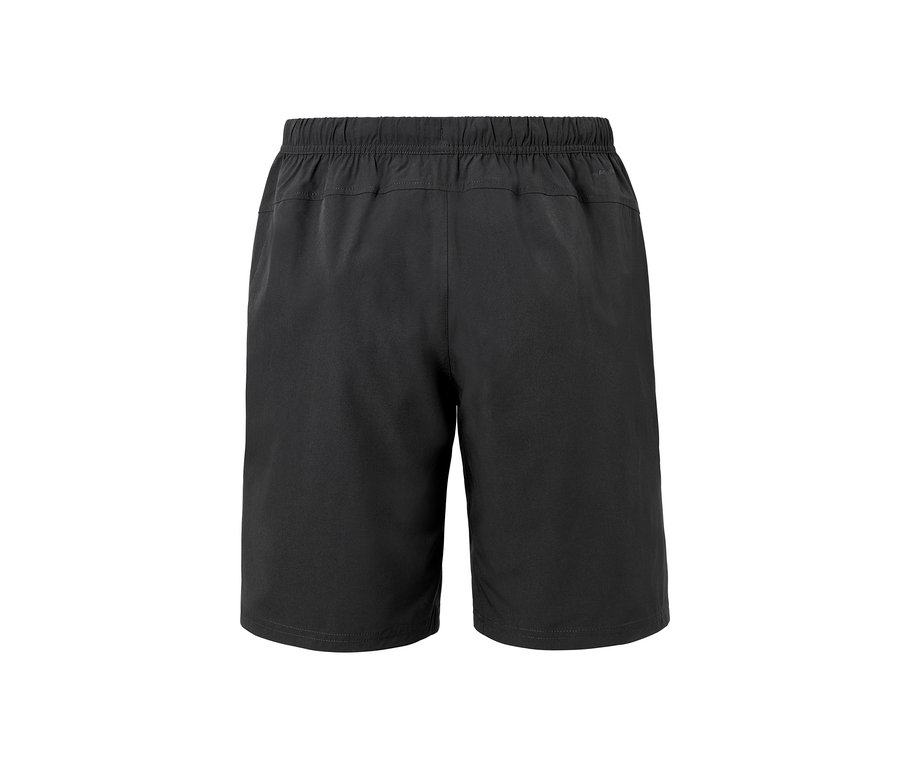 Schwarze Sportshorts.