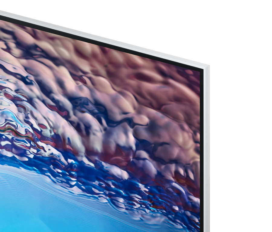 Nahaufnahme eines Samsung Crystal UHD 4K LED Fernsehers. Der Bildschirm zeigt ein abstraktes, farbenfrohes Muster.