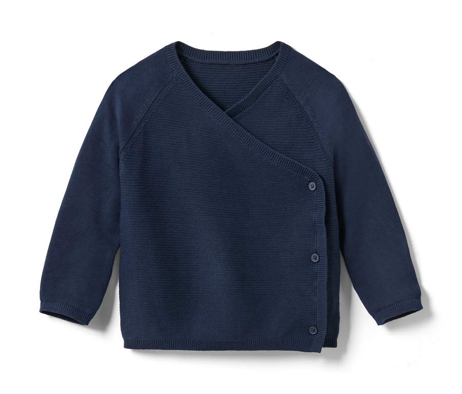 Eine blaue Baby-Strickjacke mit Knöpfen.