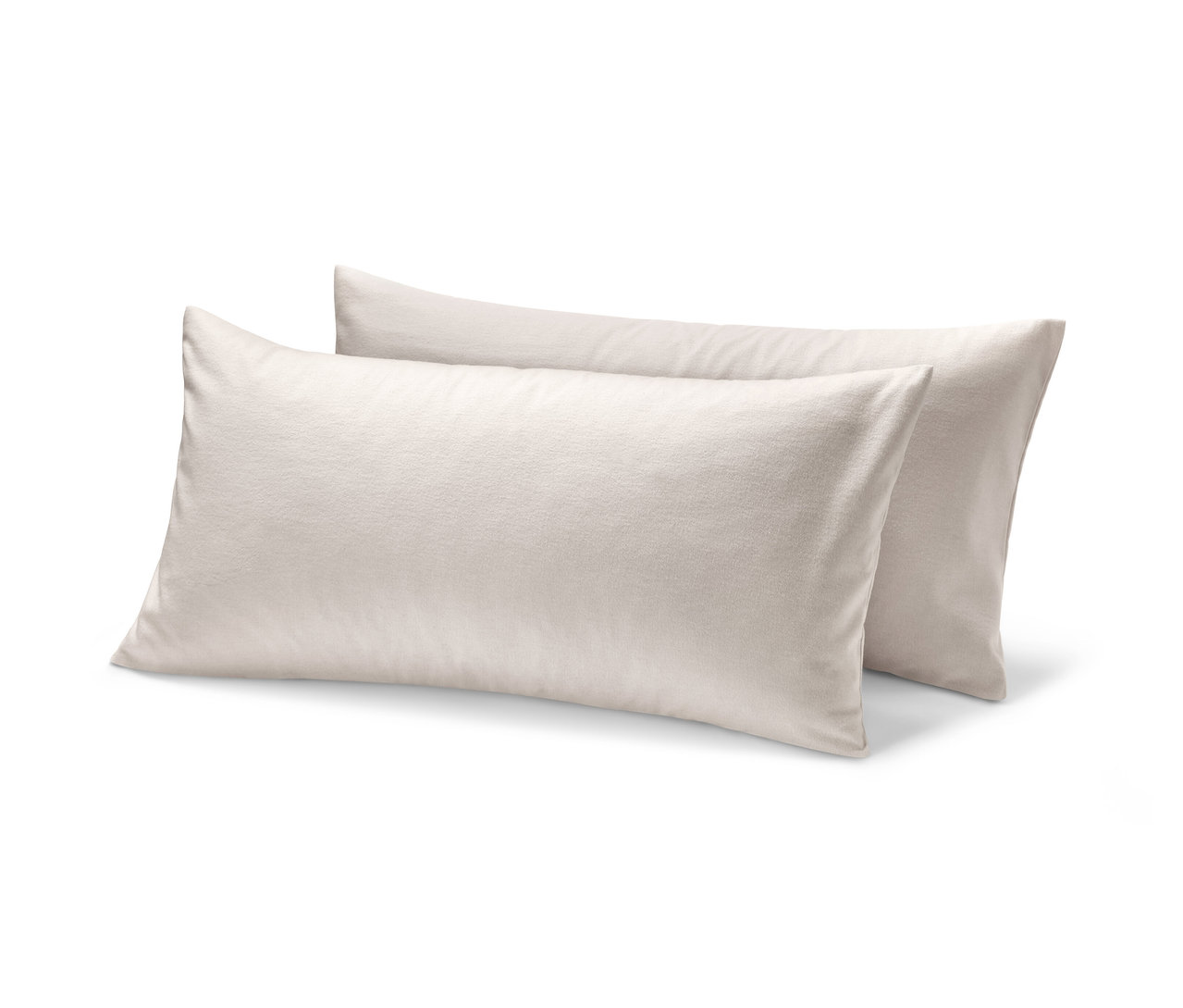 Zwei beige Biber-Kopfkissenbezüge liegen übereinander.