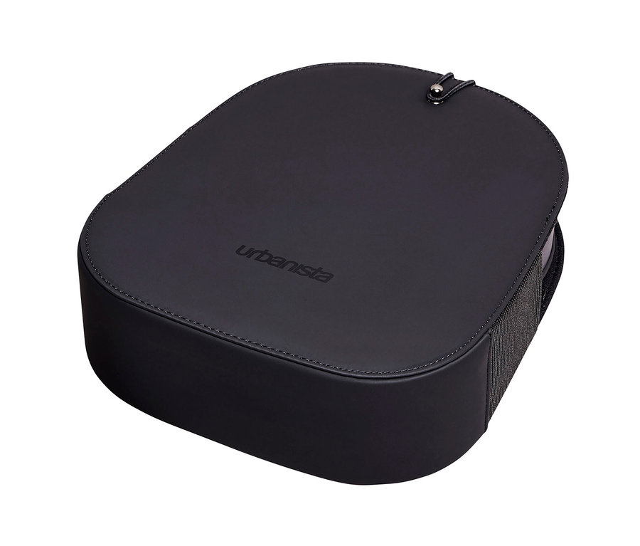 Schwarzes Etui für Solarbetriebene Kopfhörer »Urbanista Los Angeles« auf weißem Hintergrund.