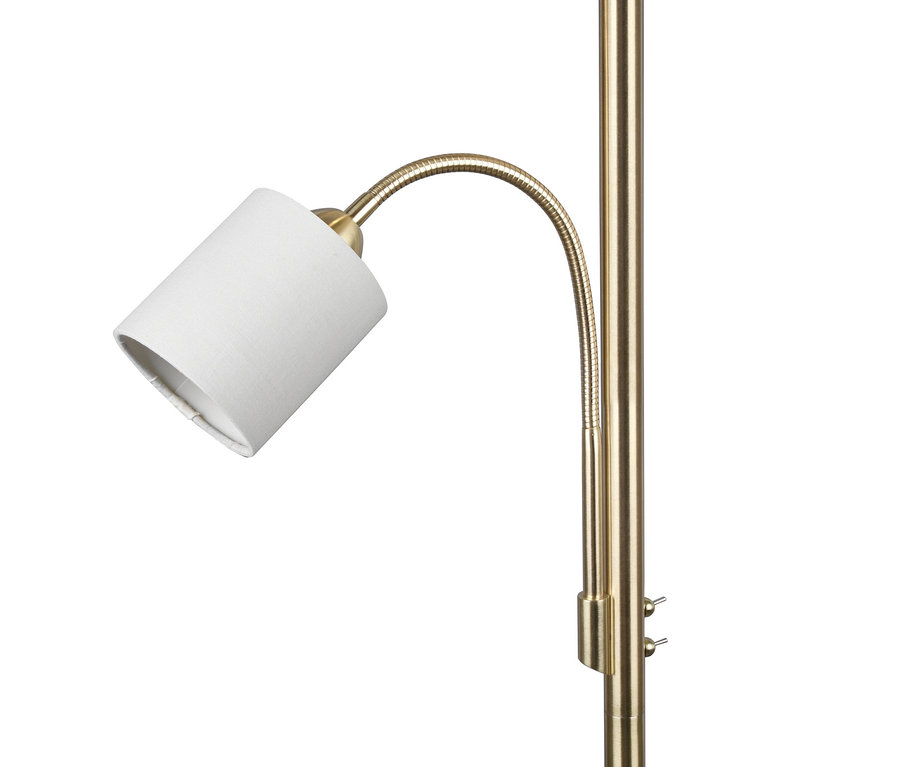 Detail der messingfarbenen Trio Stehleuchte Hotel mit weissem Lampenschirm.