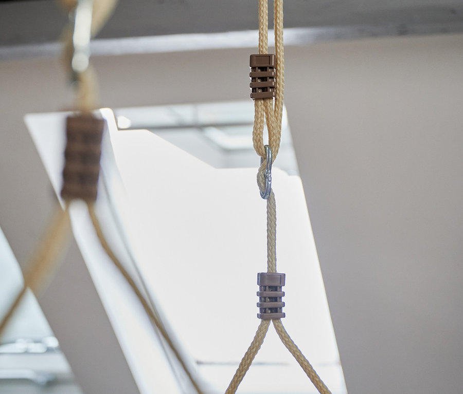 Aufgehängte HUDORA Nestschaukel »Lounge« in Beige und Mitternachtsfarben.