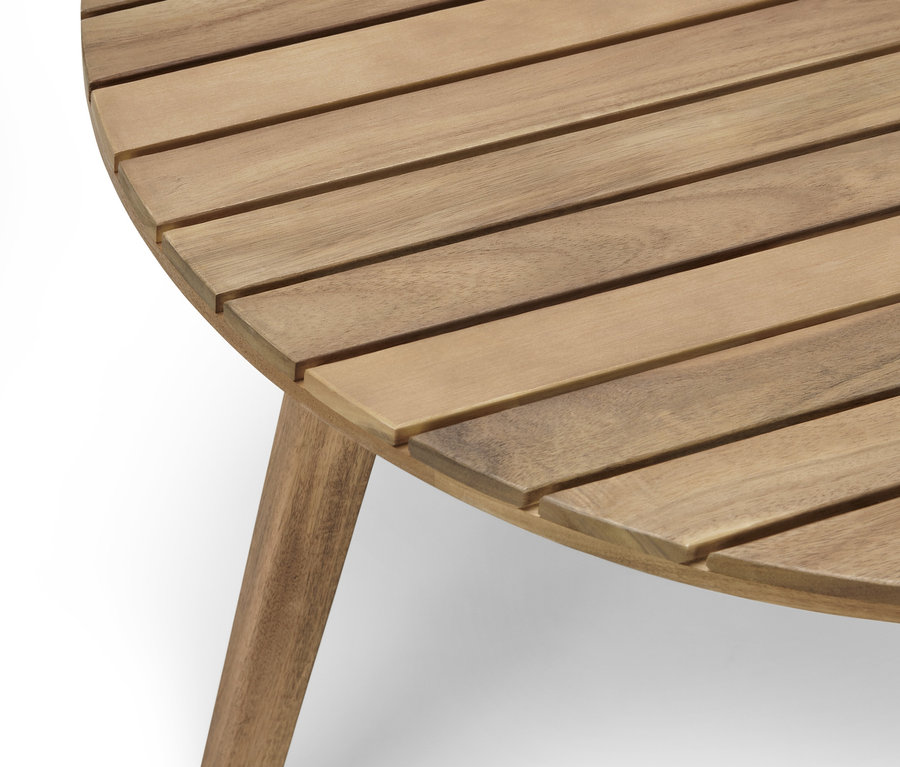 Detailansicht eines runden Couchtischs.