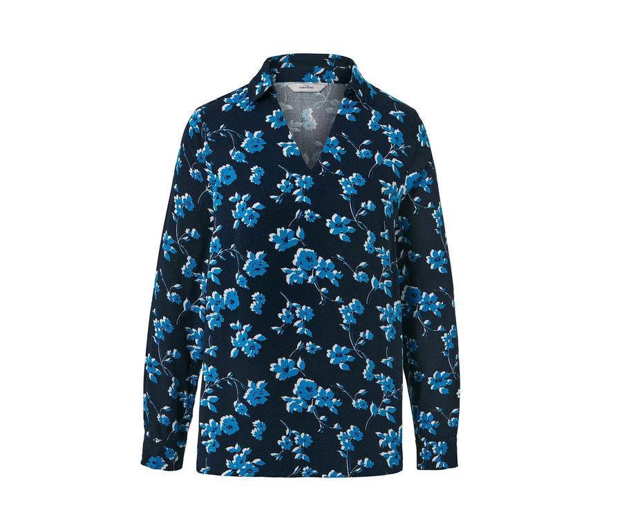 Eine marineblaue Bluse mit Alloverprint.