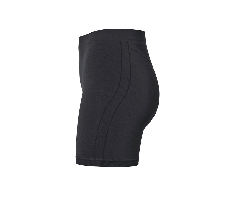 Schwarze Radunterhose auf weißem Hintergrund.