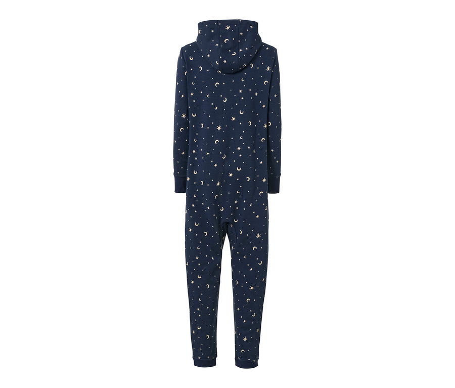 Dunkelblauer Loungeoverall mit Kapuze und Alloverprint aus Sternen und Monden.