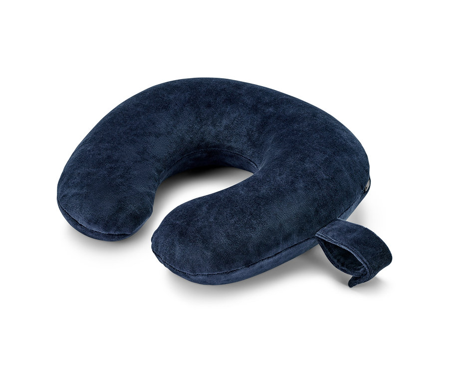 Ein marineblaues Nackenkissen aus Memory Foam.