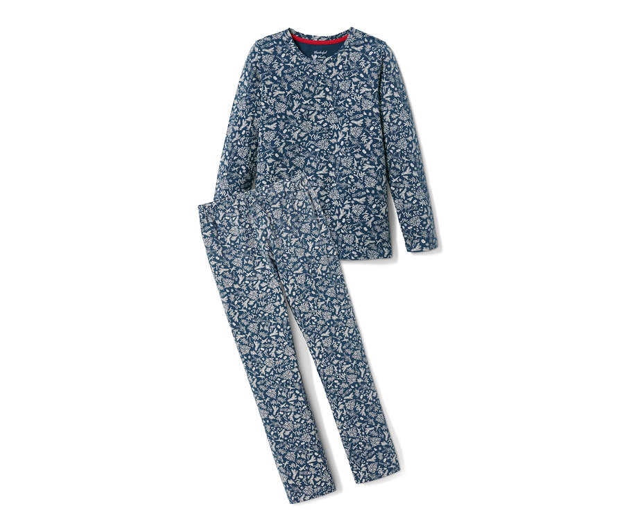 Kinderpyjama mit Muster.