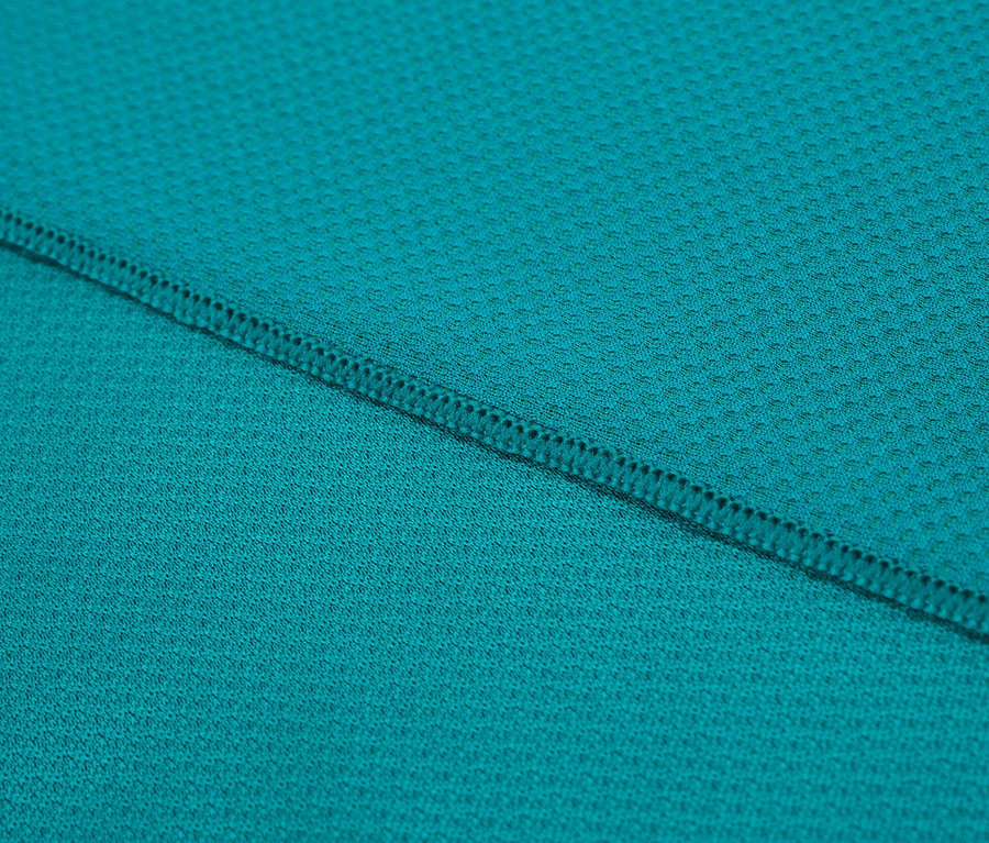 Detailaufnahme eines kühlenden Sporthandtuchs.